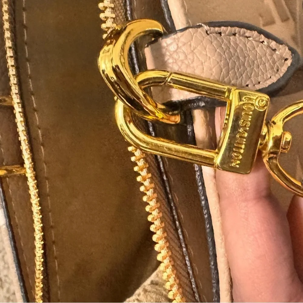 Louis Vuitton Gray Monogram Shoulder Bag - Picture 5 of 11